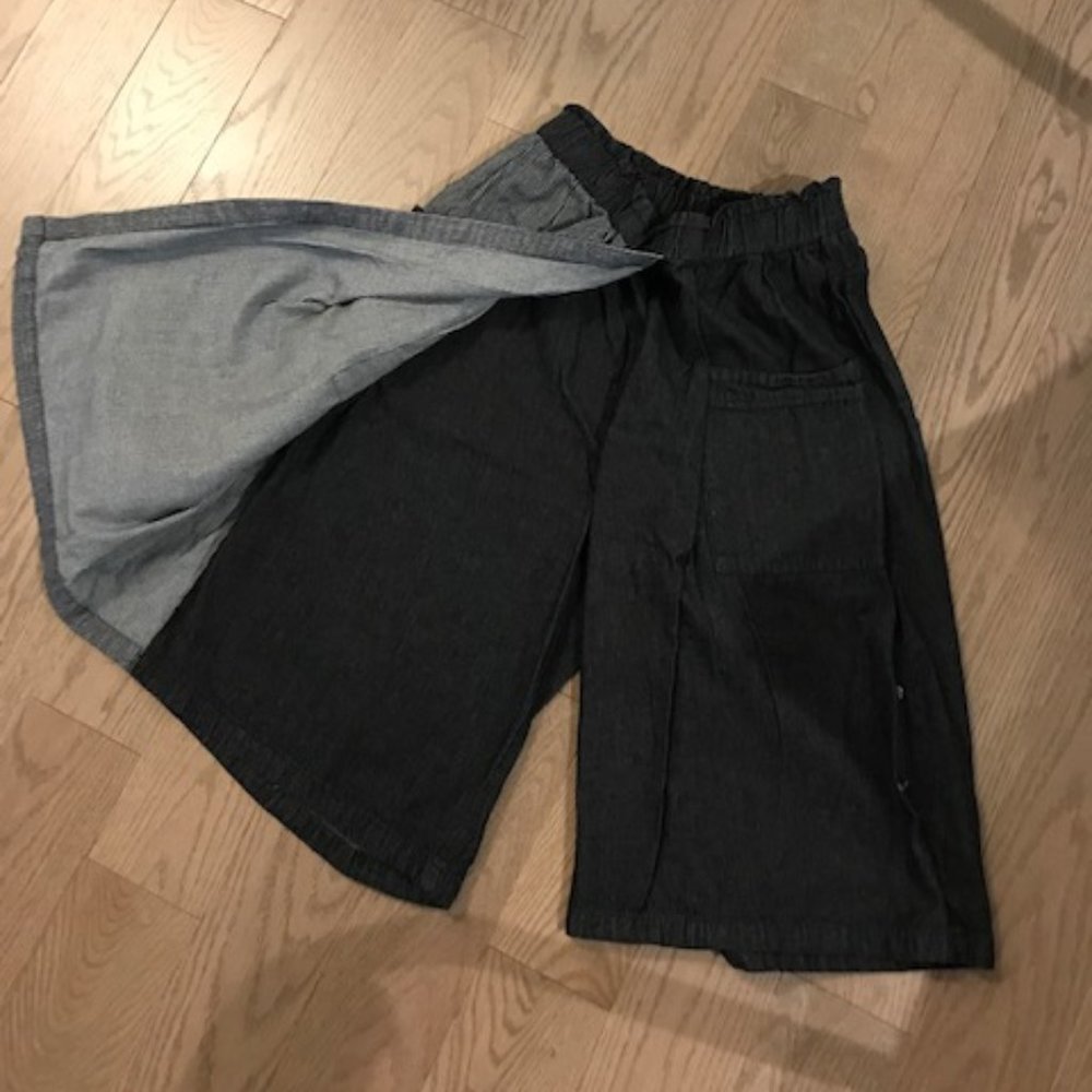 Capris Pants - Picture 2 of 3